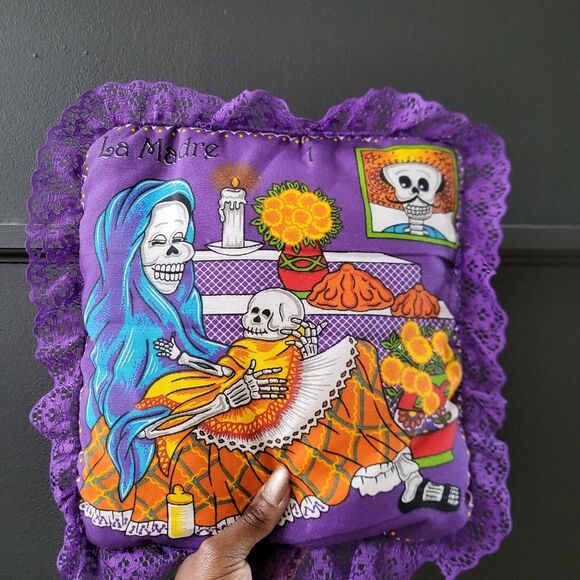 2 Day of the Dead Halloween Lace trim throw pillows 12 x 12 - Picture 6 of 6